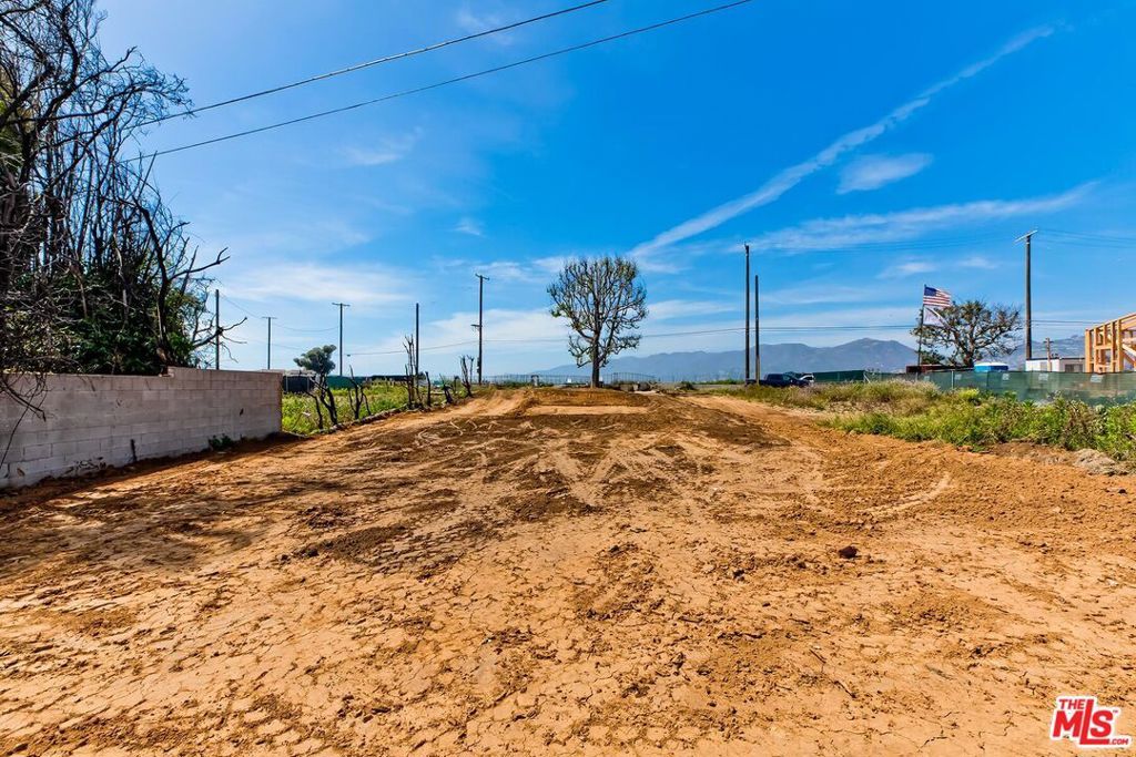 Image 12 of property listing at 332 Mount Holyoke Avenue, Pacific Palisades, CA 90272