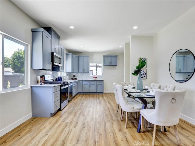 1050 W Chestnut Avenue, Santa Ana, CA 92703