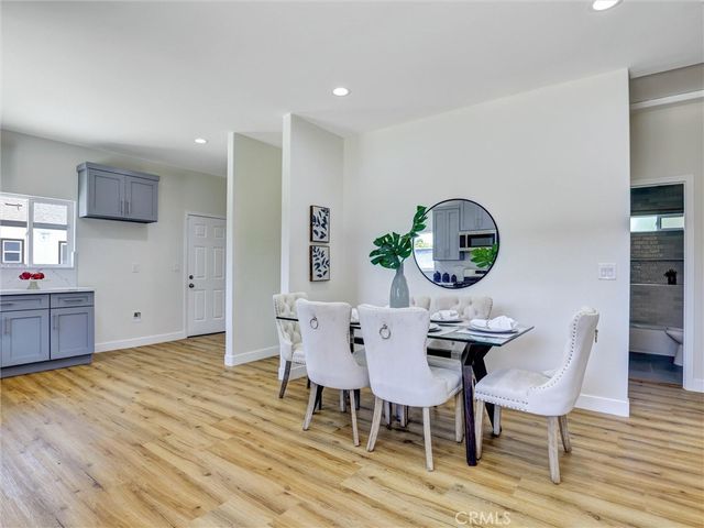 1050 W Chestnut Avenue, Santa Ana, CA 92703