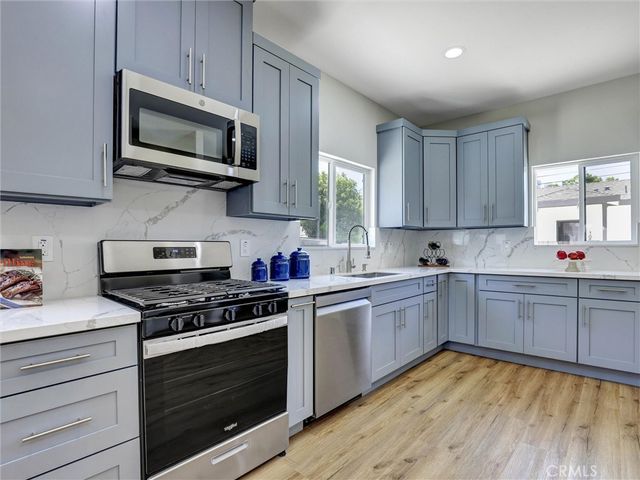 1050 W Chestnut Avenue, Santa Ana, CA 92703