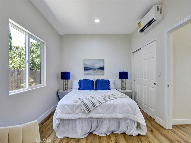 1050 W Chestnut Avenue, Santa Ana, CA 92703