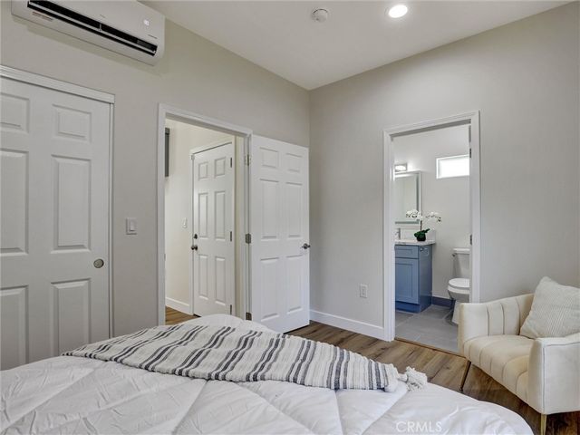 1050 W Chestnut Avenue, Santa Ana, CA 92703
