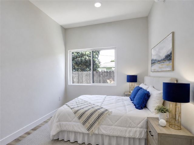 1050 W Chestnut Avenue, Santa Ana, CA 92703