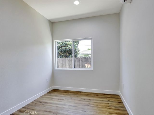 1050 W Chestnut Avenue, Santa Ana, CA 92703