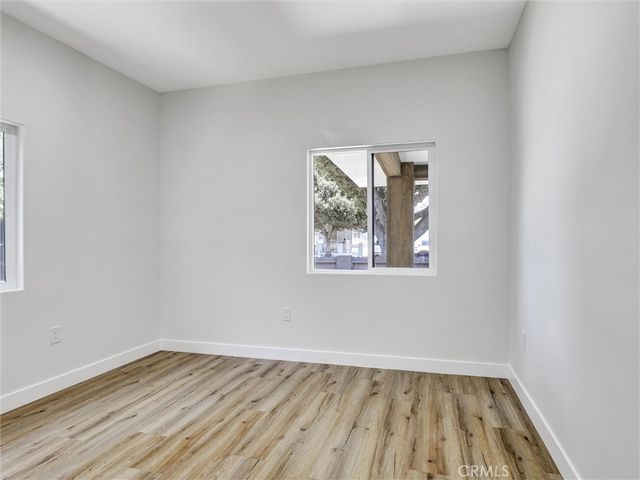 1050 W Chestnut Avenue, Santa Ana, CA 92703