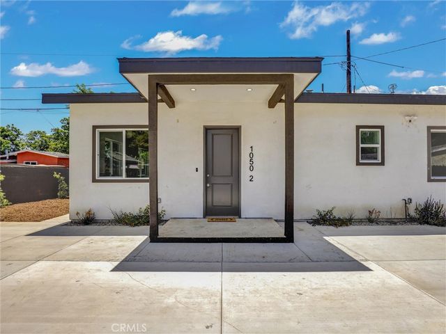 1050 W Chestnut Avenue, Santa Ana, CA 92703