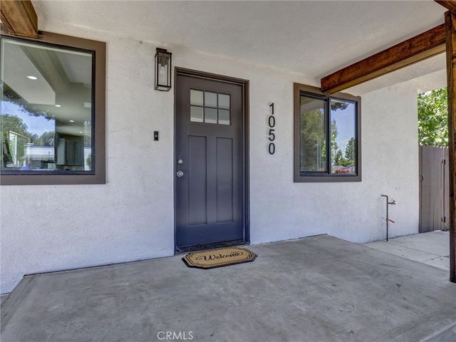 1050 W Chestnut Avenue, Santa Ana, CA 92703