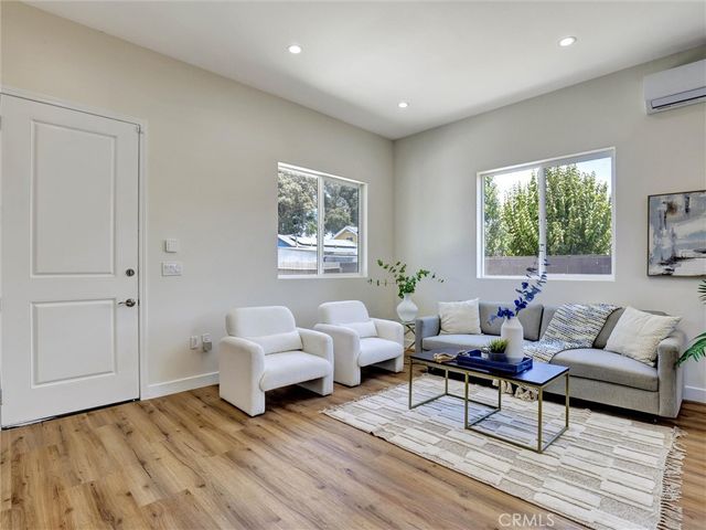 1050 W Chestnut Avenue, Santa Ana, CA 92703