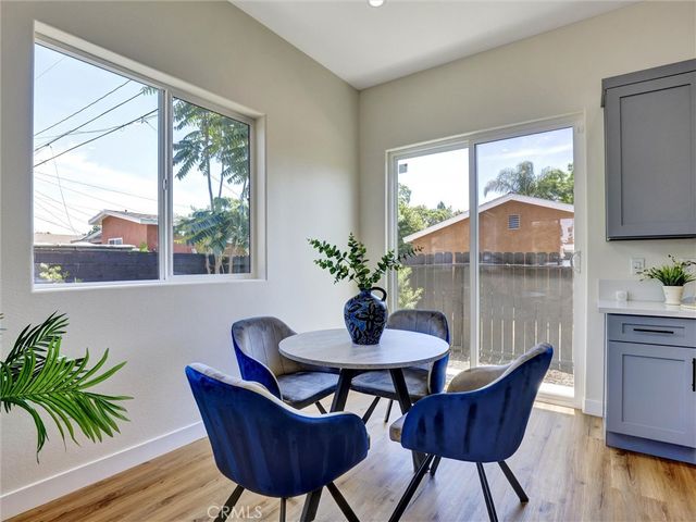1050 W Chestnut Avenue, Santa Ana, CA 92703