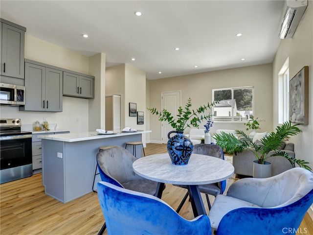 1050 W Chestnut Avenue, Santa Ana, CA 92703