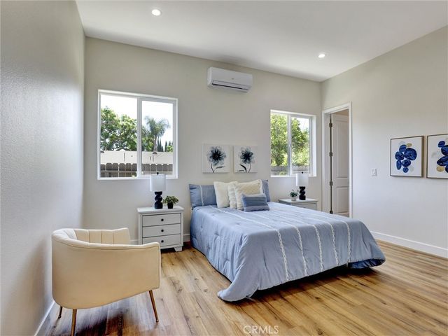 1050 W Chestnut Avenue, Santa Ana, CA 92703