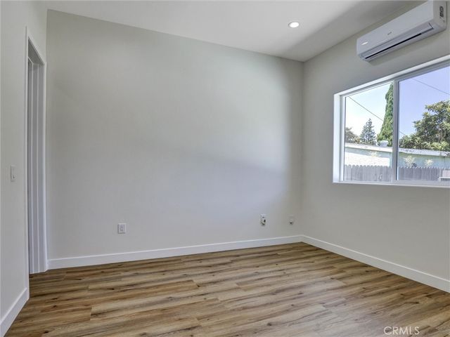 1050 W Chestnut Avenue, Santa Ana, CA 92703