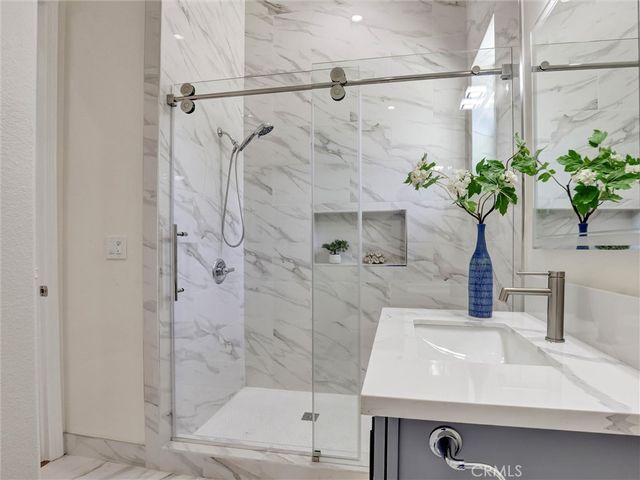 1050 W Chestnut Avenue, Santa Ana, CA 92703