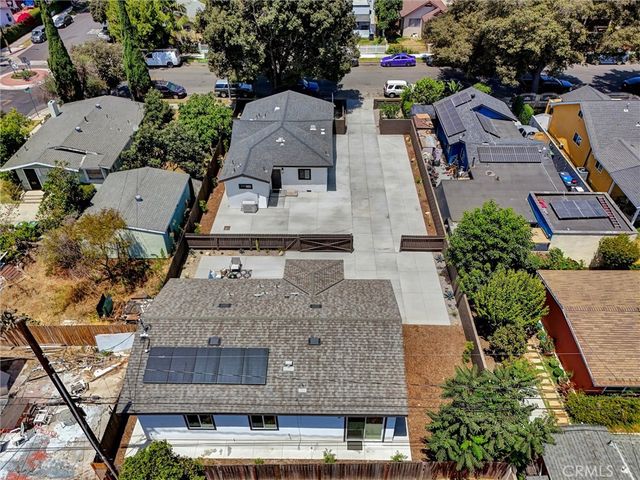 1050 W Chestnut Avenue, Santa Ana, CA 92703