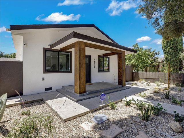 1050 W Chestnut Avenue, Santa Ana, CA 92703