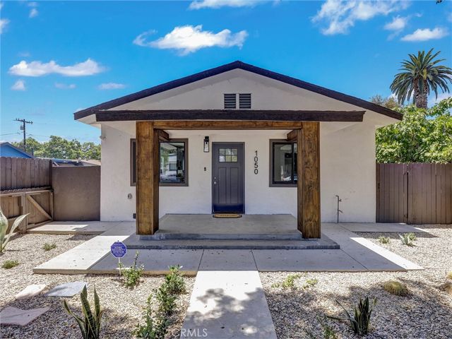 1050 W Chestnut Avenue, Santa Ana, CA 92703