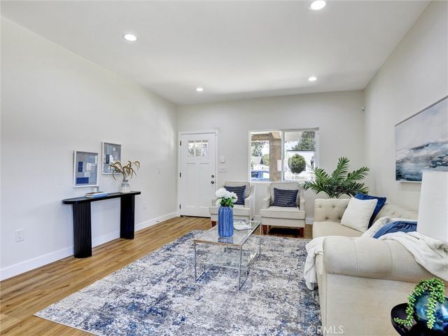 1050 W Chestnut Avenue, Santa Ana, CA 92703