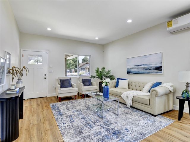 1050 W Chestnut Avenue, Santa Ana, CA 92703