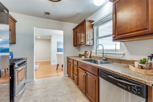4517 Donnelly Avenue, Fort Worth, TX 76107
