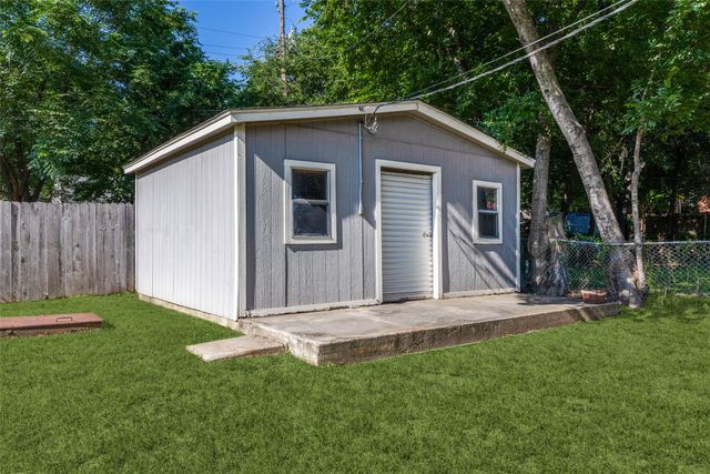 4517 Donnelly Avenue, Fort Worth, TX 76107