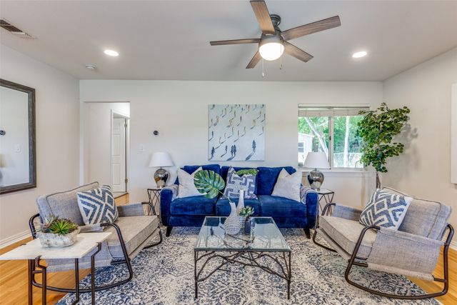 4517 Donnelly Avenue, Fort Worth, TX 76107