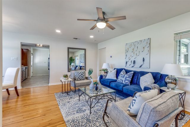 4517 Donnelly Avenue, Fort Worth, TX 76107