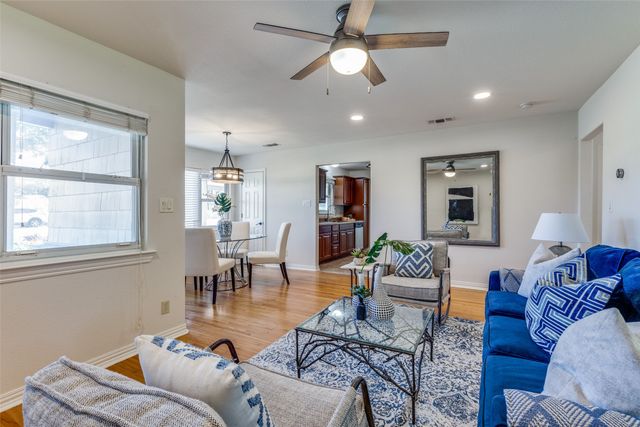 4517 Donnelly Avenue, Fort Worth, TX 76107