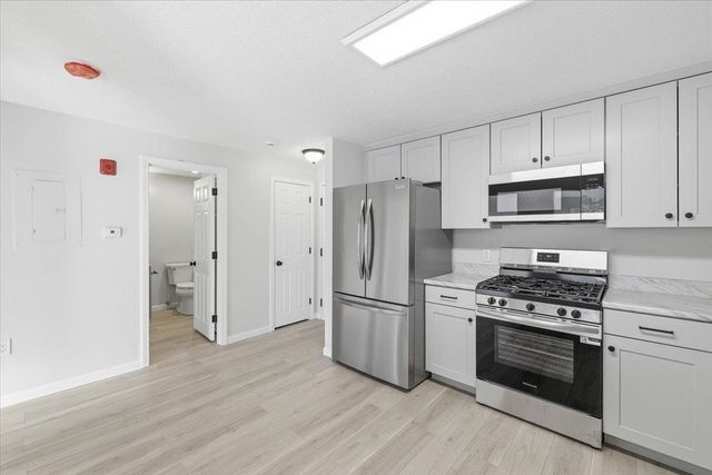 4 Knights Bridge Dr Apt 206, Nashua, NH 03063