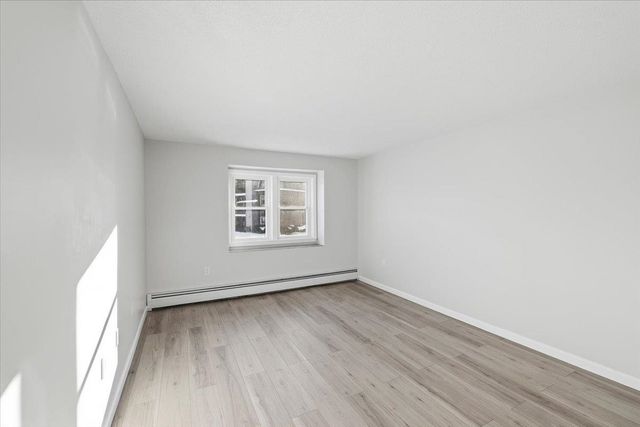 4 Knights Bridge Dr Apt 206, Nashua, NH 03063