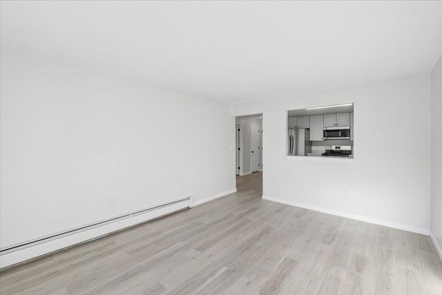 4 Knights Bridge Dr Apt 206, Nashua, NH 03063