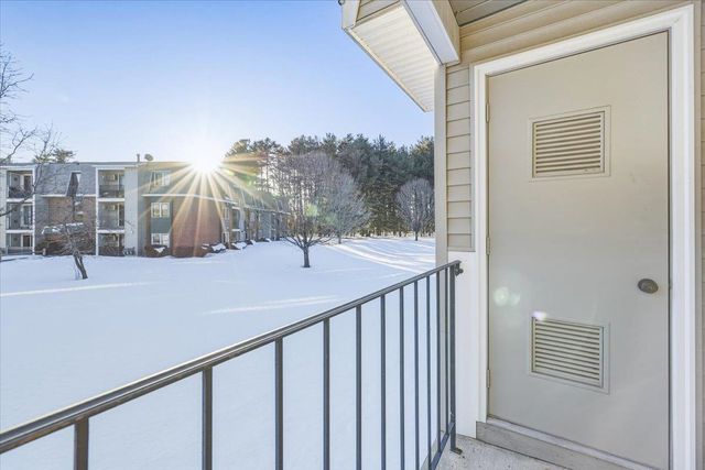 4 Knights Bridge Dr Apt 206, Nashua, NH 03063