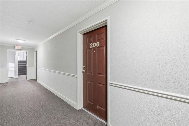 4 Knights Bridge Dr Apt 206, Nashua, NH 03063