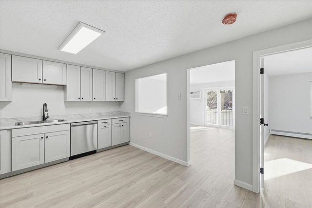 4 Knights Bridge Dr Apt 206, Nashua, NH 03063