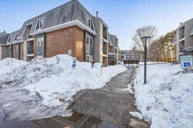 4 Knights Bridge Dr Apt 206, Nashua, NH 03063