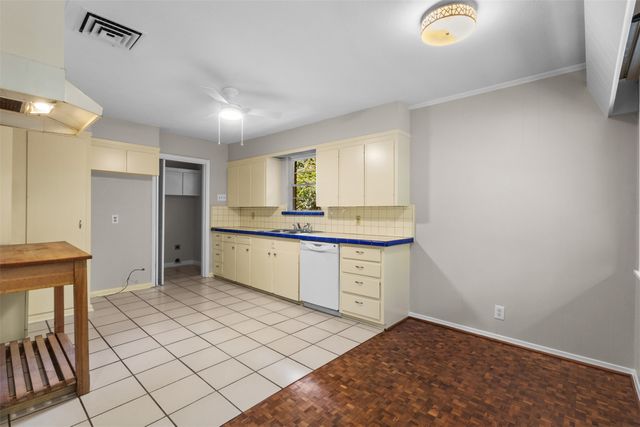 985 N Rustic Circle, Dallas, TX 75218