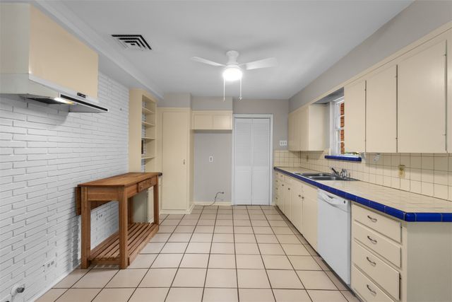985 N Rustic Circle, Dallas, TX 75218