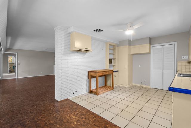 985 N Rustic Circle, Dallas, TX 75218