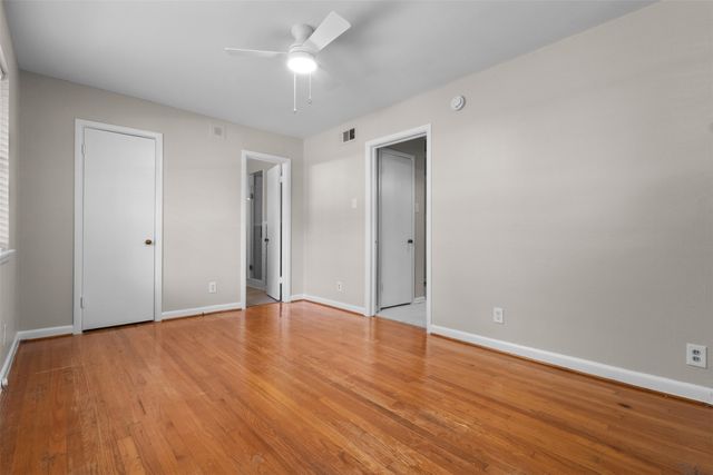 985 N Rustic Circle, Dallas, TX 75218