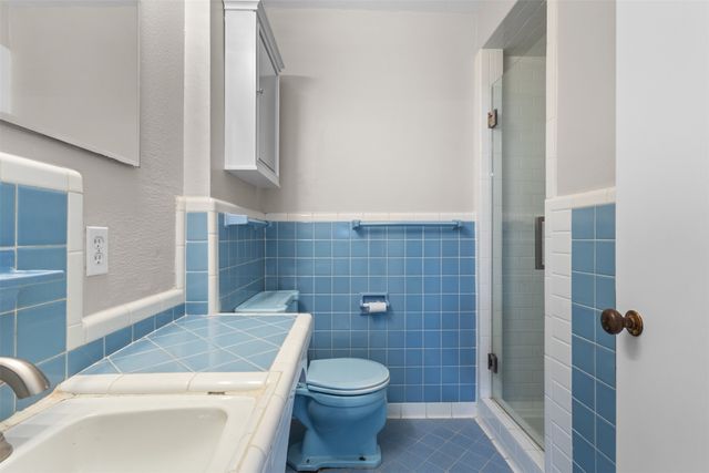 985 N Rustic Circle, Dallas, TX 75218