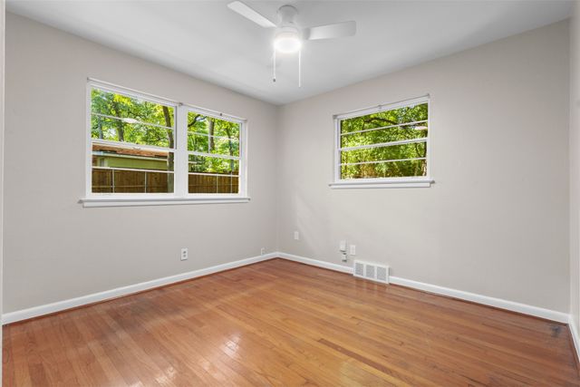 985 N Rustic Circle, Dallas, TX 75218