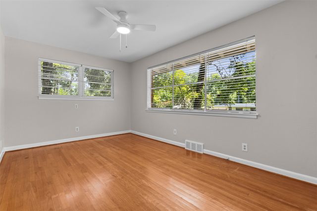 985 N Rustic Circle, Dallas, TX 75218
