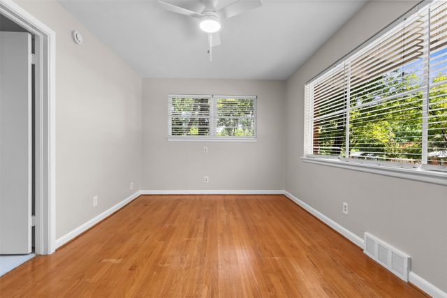 985 N Rustic Circle, Dallas, TX 75218