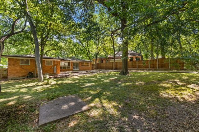 985 N Rustic Circle, Dallas, TX 75218