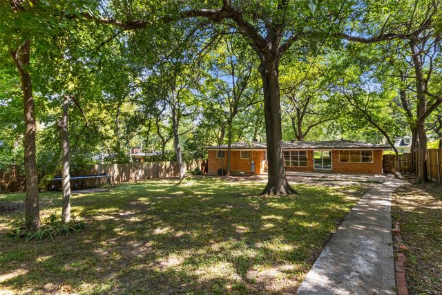 985 N Rustic Circle, Dallas, TX 75218