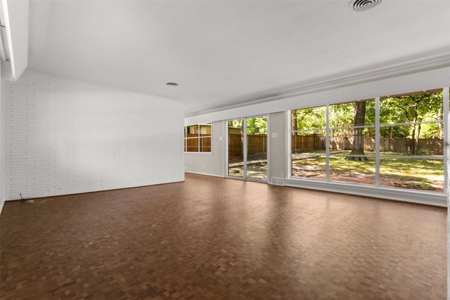 985 N Rustic Circle, Dallas, TX 75218