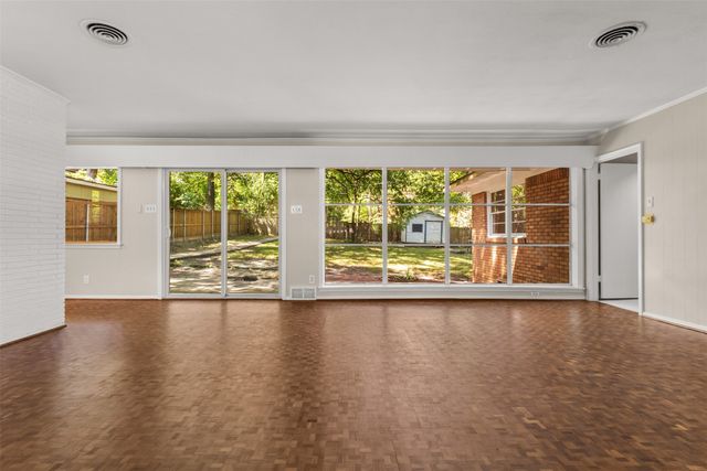 985 N Rustic Circle, Dallas, TX 75218