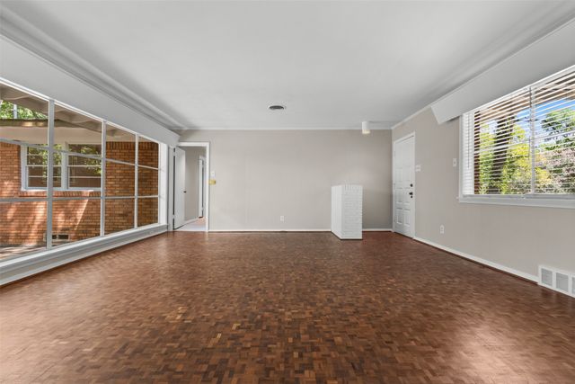 985 N Rustic Circle, Dallas, TX 75218