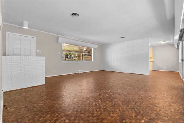 985 N Rustic Circle, Dallas, TX 75218