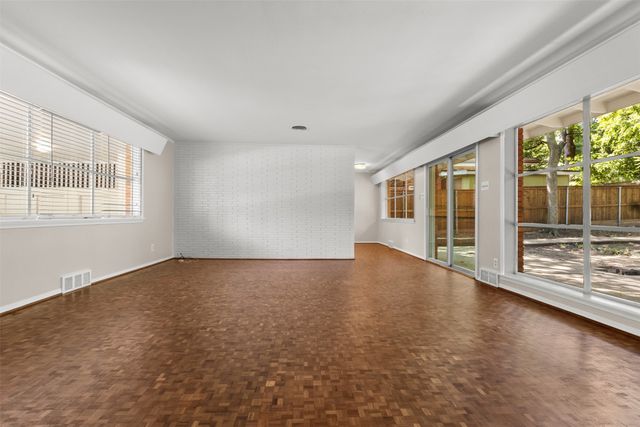 985 N Rustic Circle, Dallas, TX 75218
