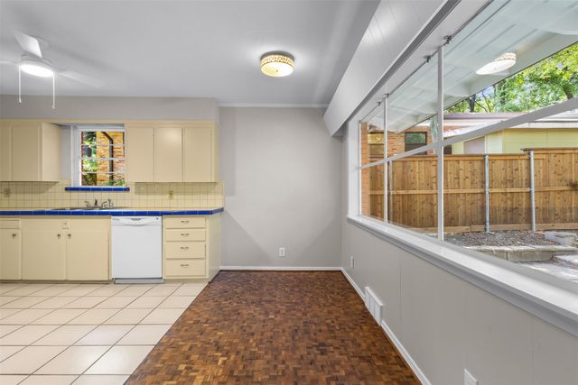 985 N Rustic Circle, Dallas, TX 75218